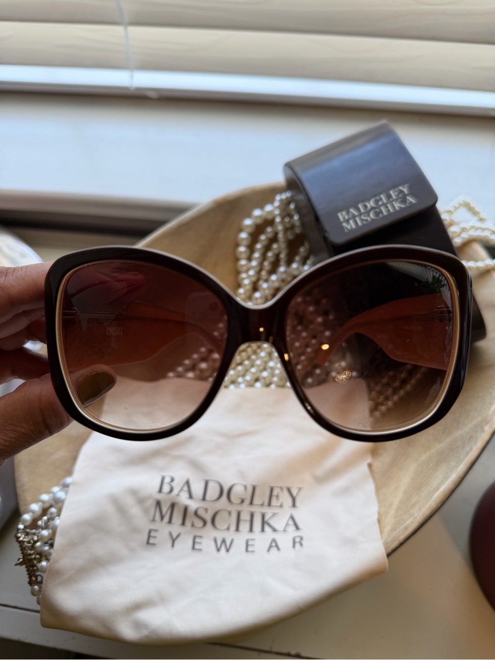 Badgley Mischka Oversized Brown Floral Sunglasses w/ Case & Cleaning Cloth